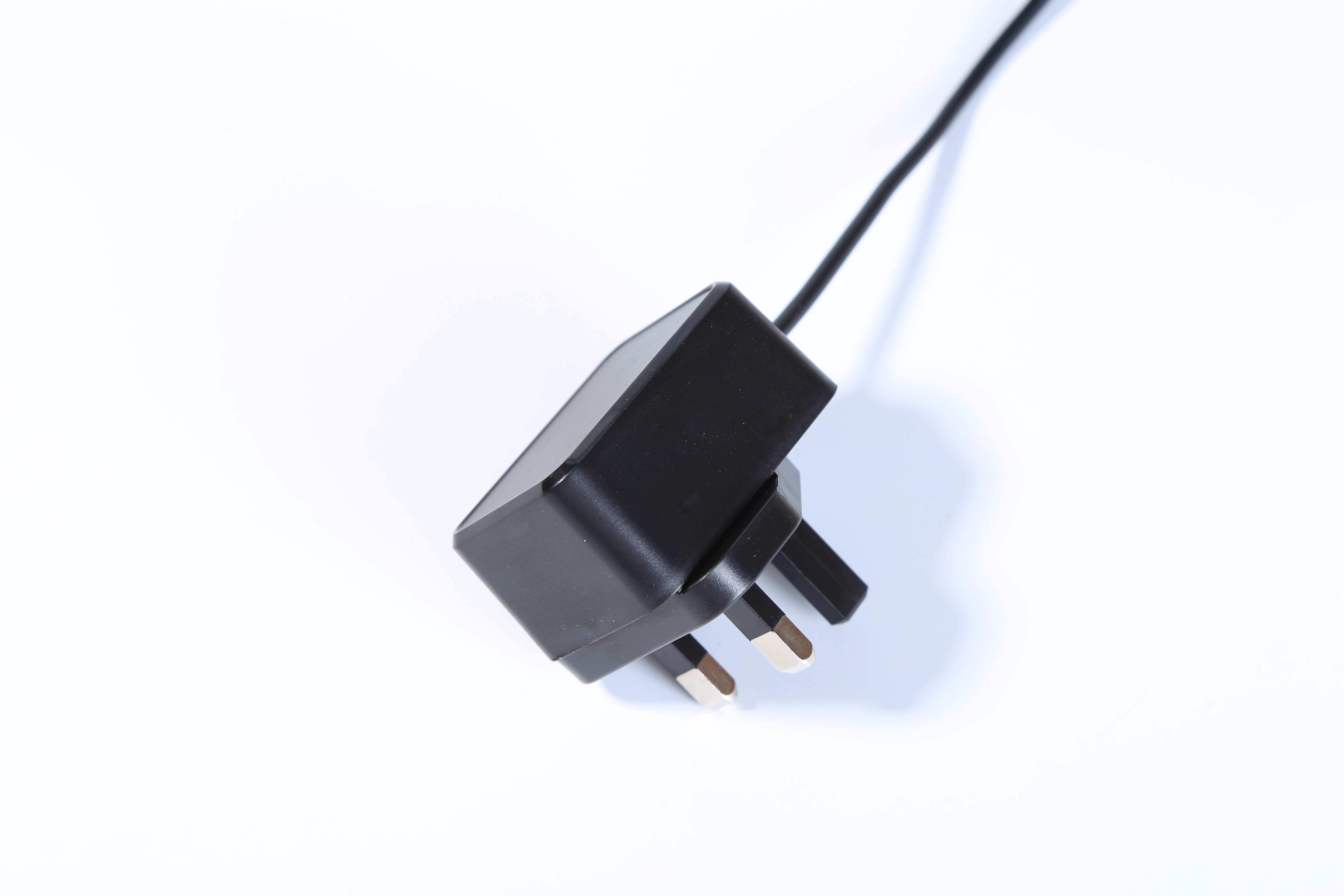 mx15w系列15v1a英規(guī)電源適配器ce認證